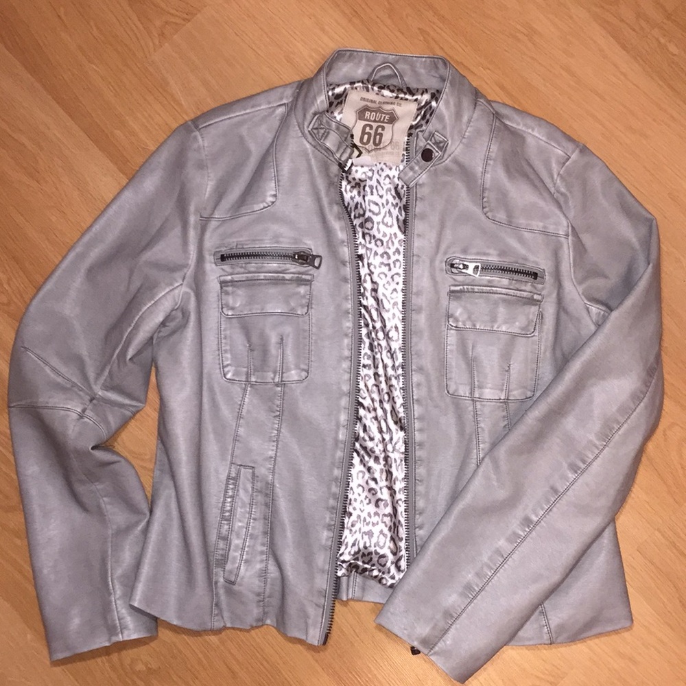 🎀 NWOT grey faux leather jacket 🎀